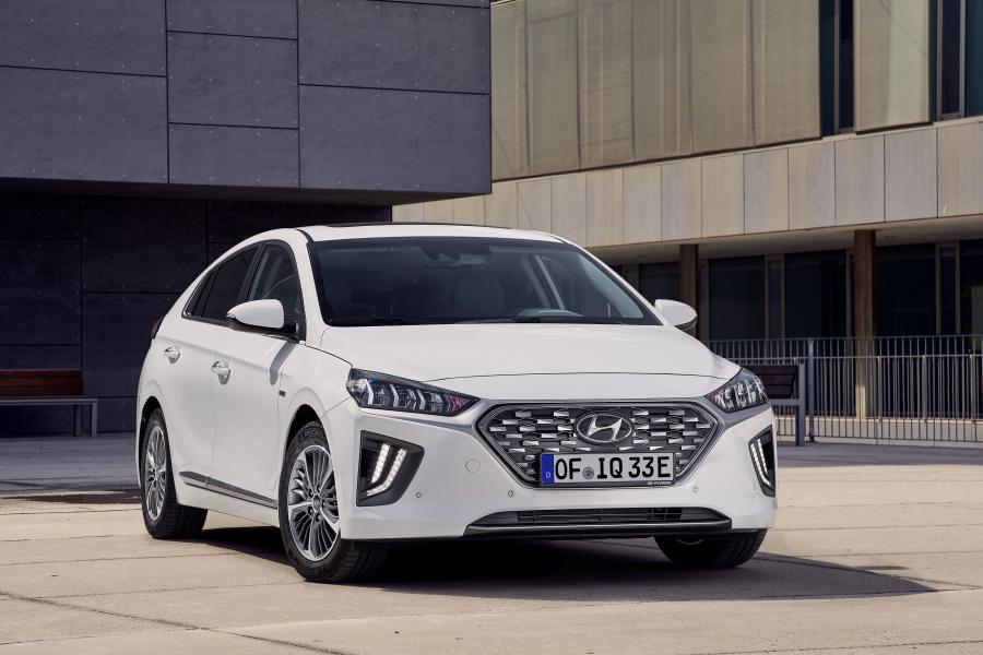  Hyundai IONIQ plug-in (AE) 2019 года  (WW) (фото 3 из 45)
